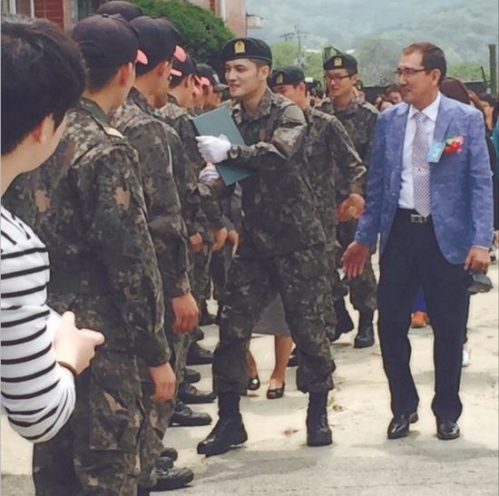 金在中結束軍事基礎訓練 金在中結束軍事基礎訓練