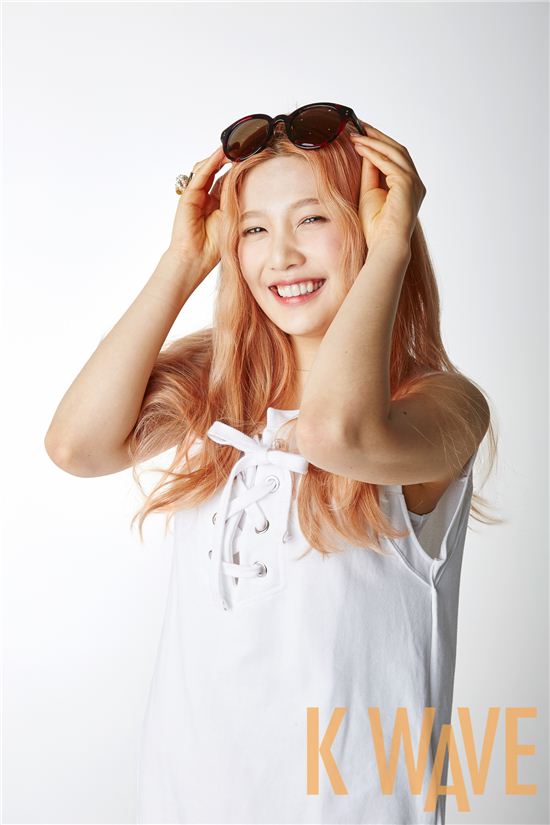 Red Velvet《K-WAVE》畫報：JOY