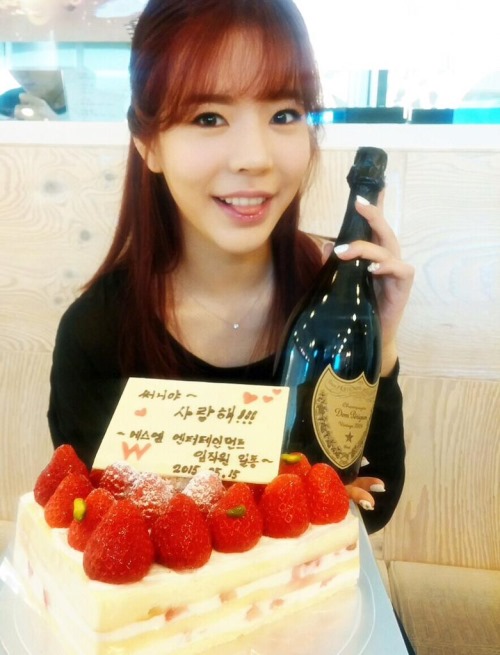 Sunny & 生日蛋糕、香檳