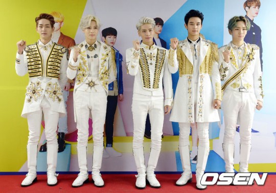 SHINee SHINee