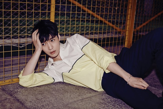 EXO《Love Me Right》：LAY