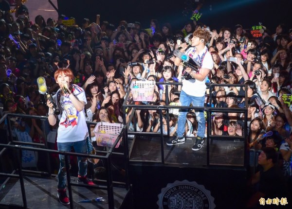 Super Junior-D&E 亞洲巡迴台北場 no.2 (15.06.07)