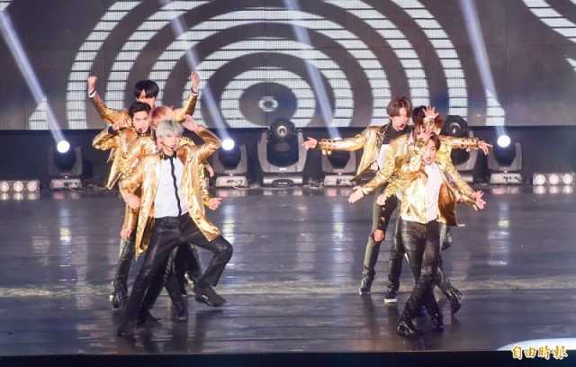 EXO 6/12 台北演唱會 @ 自由時報 EXO 6/12 台北演唱會 @ 自由時報