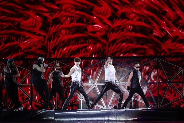東方神起《SMTOWN THE STAGE》 東方神起《SMTOWN THE STAGE》