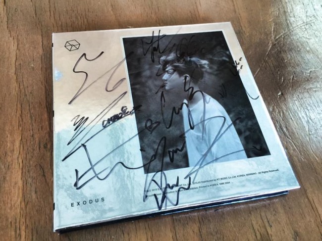 柯文哲 FB 更新 (EXO 簽名 CD) 柯文哲 FB 更新 (EXO 簽名 CD)