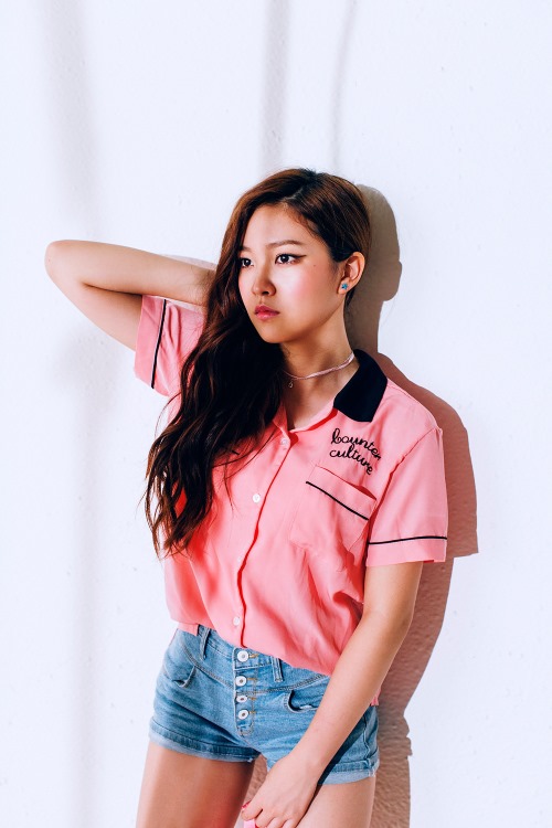 YERI《THE RED》概念照 YERI《THE RED》概念照