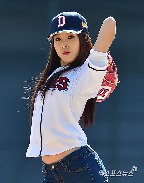 GFRIEND Yu Ju 開球