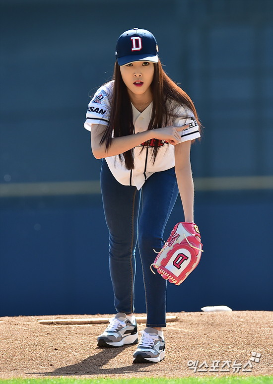 GFRIEND Yu Ju 開球