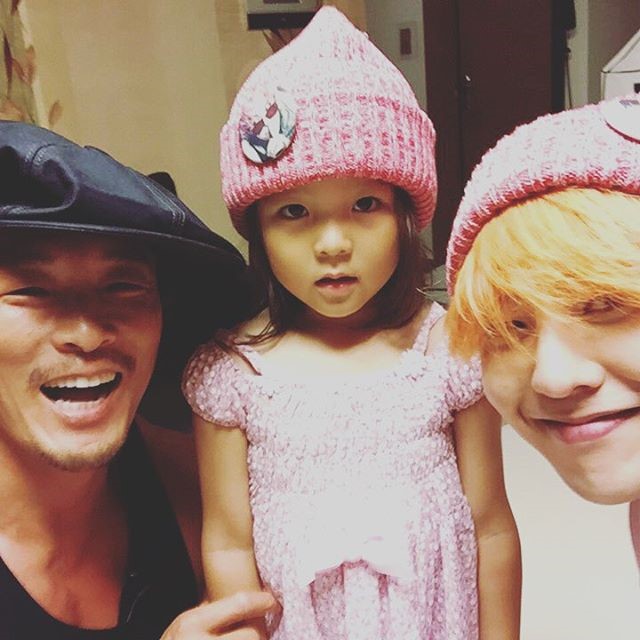 G-Dragon、秋成勳、秋小愛