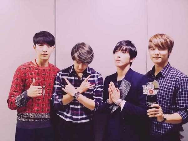 CNBLUE《THE SHOW》一位 (9/29) CNBLUE《THE SHOW》一位 (9/29)