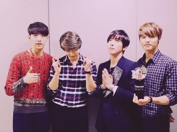 CNBLUE《THE SHOW》一位 (9/29) CNBLUE《THE SHOW》一位 (9/29)