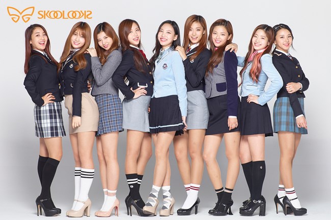 TWICE @ Skoolooks