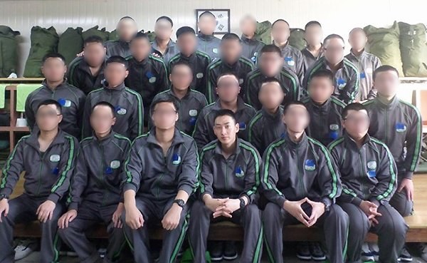 銀赫、軍中同袍