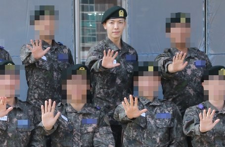 東海與軍中同袍合照 東海與軍中同袍合照
