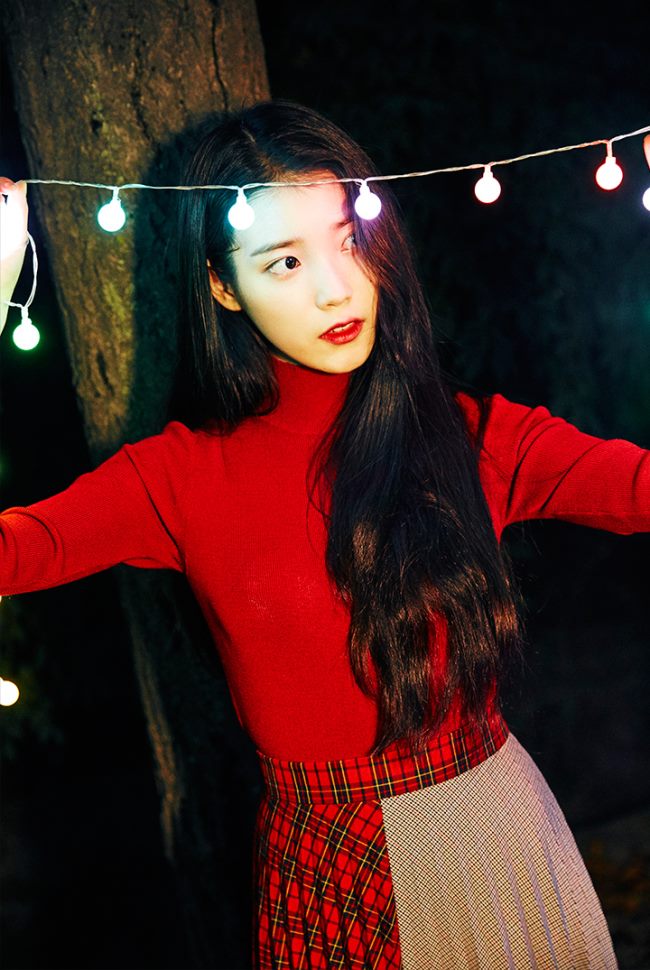 IU《CHAT-SHIRE》概念照