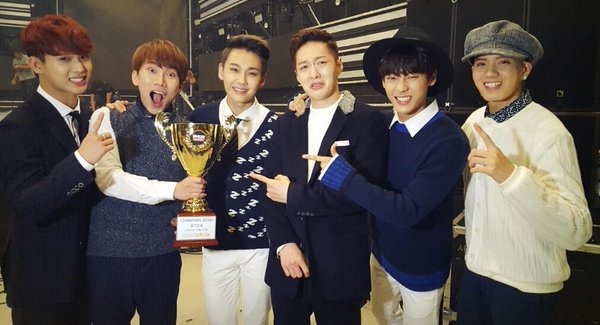 BTOB《Show Champion》一位 (10/21) BTOB《Show Champion》一位 (10/21)