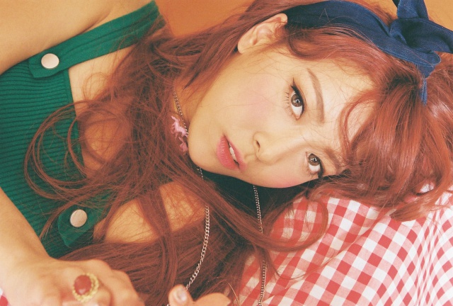 Luna《4 Walls》概念照 Luna《4 Walls》概念照