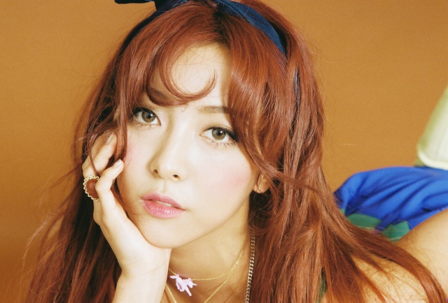 Luna《4 Walls》概念照 Luna《4 Walls》概念照