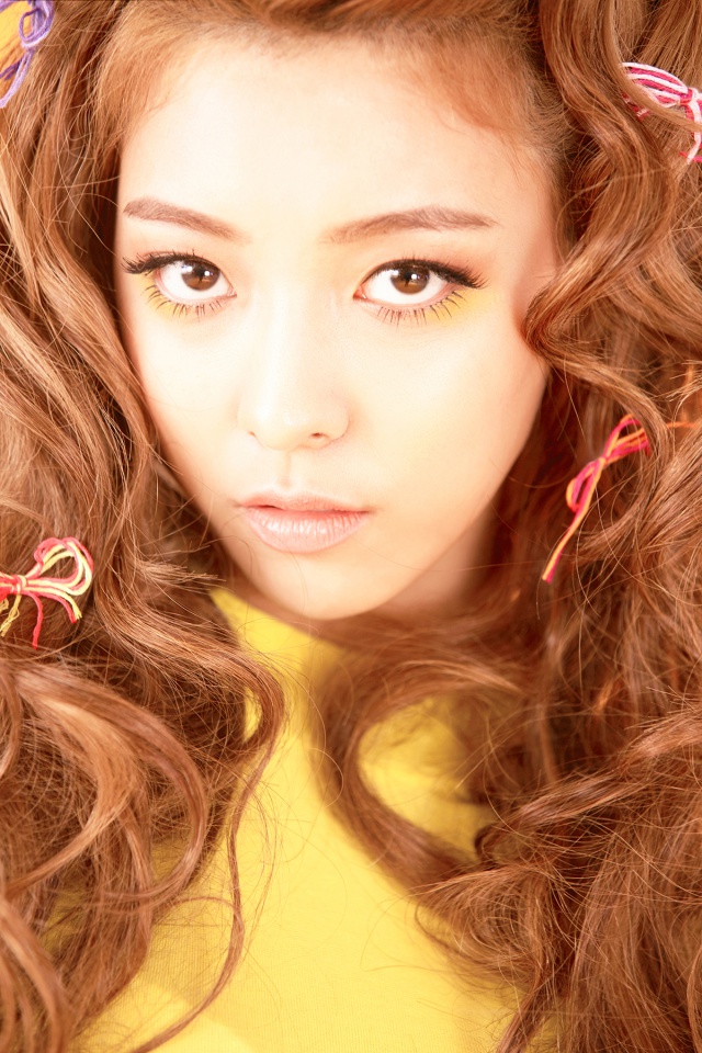 Luna《4 Walls》概念照 Luna《4 Walls》概念照