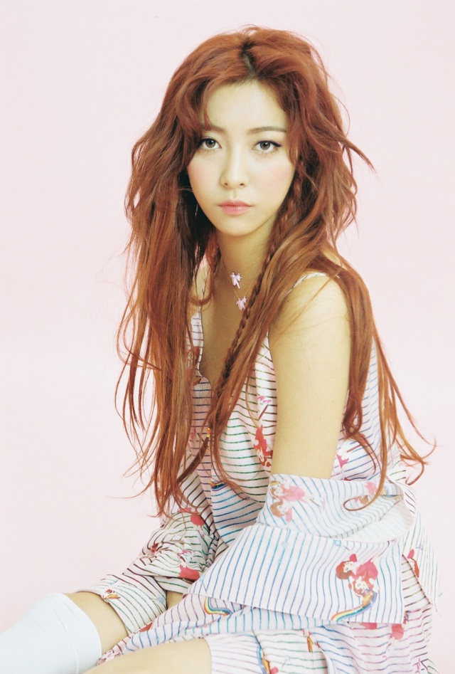 Luna《4 Walls》概念照 Luna《4 Walls》概念照