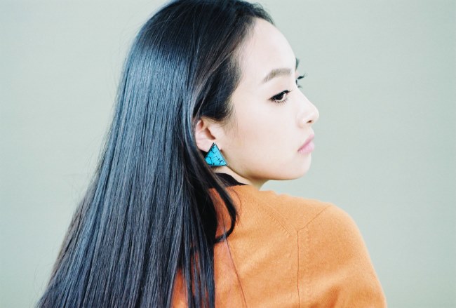 Victoria《4 Walls》概念照