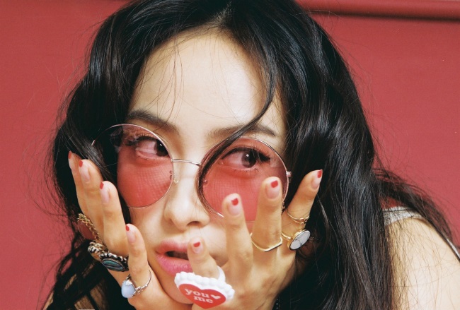 Victoria《4 Walls》概念照