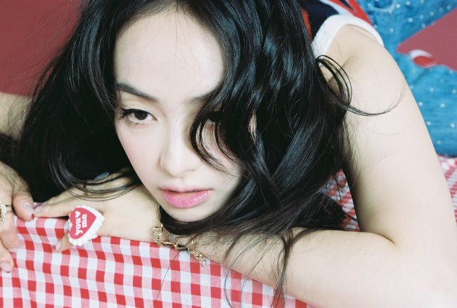 Victoria《4 Walls》概念照