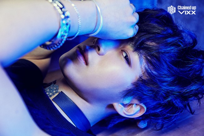 弘彬《Chained up》概念照 弘彬《Chained up》概念照