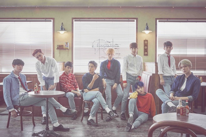 EXO《Love Me Right ~romantic universe》