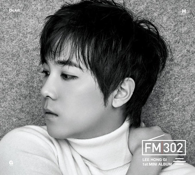 FTIsland 李洪基FM302》封面照(白)