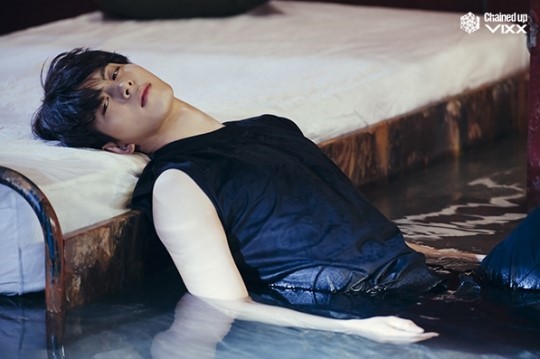 弘彬《Chained Up》MV 花絮照 弘彬《Chained Up》MV 花絮照
