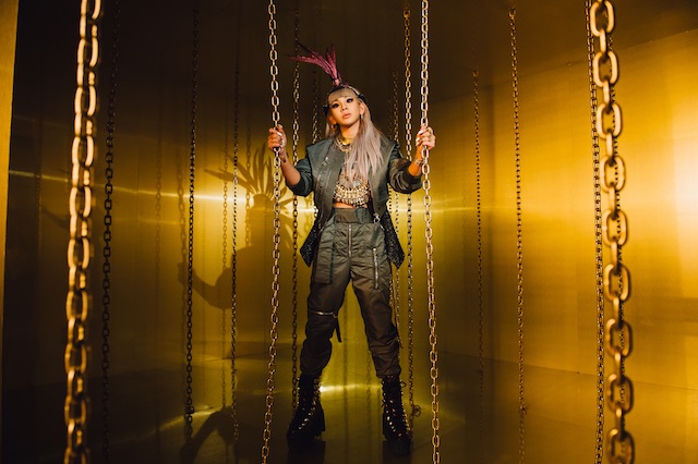 CL《HELLO BITCHES》概念照 CL《HELLO BITCHES》概念照