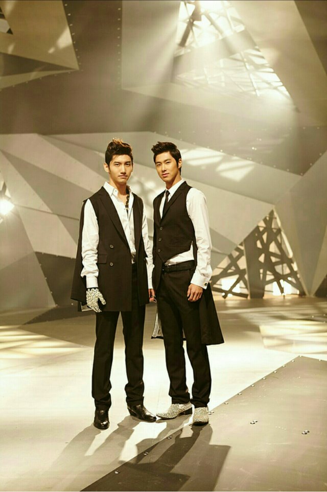 東方神起《Keep Your Head Down》MV 拍攝花絮照
