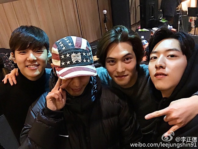 正信 @ CNBLUE 六周年 / 微博