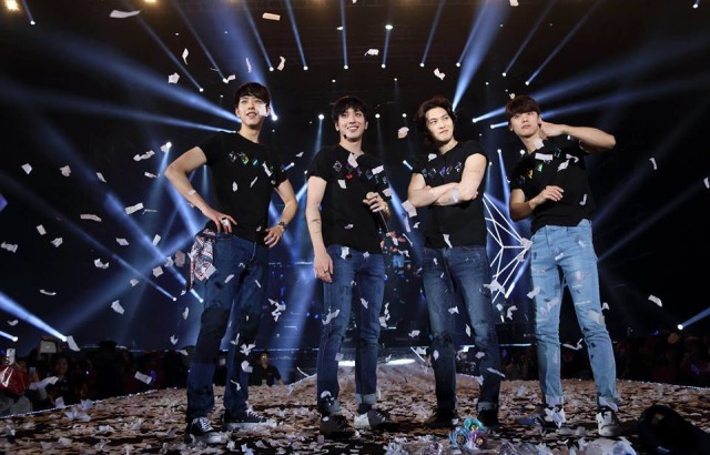 CNBLUE 《COME TOGETHER》 臺灣場 CNBLUE 《COME TOGETHER》 臺灣場 (華納)
