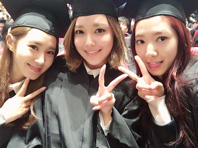Yuri、秀英、朴信惠 @ 中央大學畢業典禮