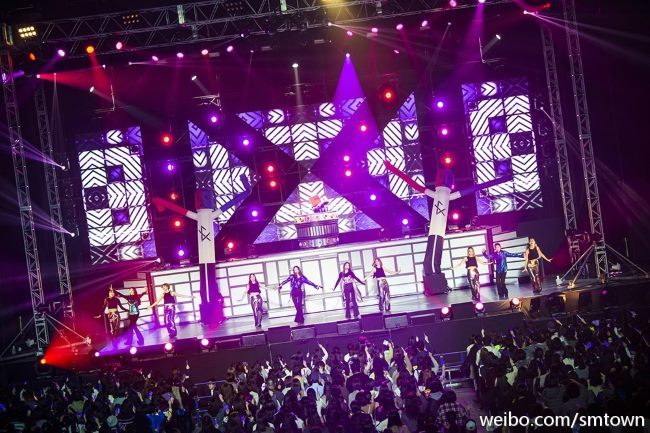 f(x) 日本巡迴《f(x) the 1st concert DIMENSION 4 - Docking Station in JAPAN》 f(x) 日本巡迴《f(x) the 1st concert DIMENSION 4 - Docking Station in JAPAN》