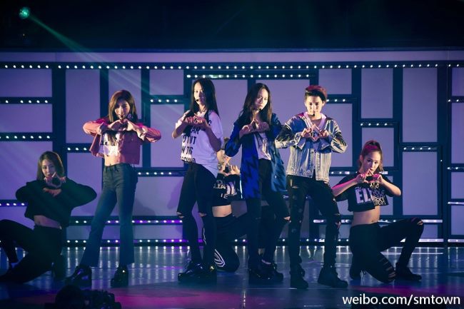 f(x) 日本巡迴《f(x) the 1st concert DIMENSION 4 - Docking Station in JAPAN》 f(x) 日本巡迴《f(x) the 1st concert DIMENSION 4 - Docking Station in JAPAN》