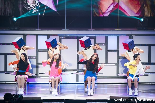 f(x) 日本巡迴《f(x) the 1st concert DIMENSION 4 - Docking Station in JAPAN》