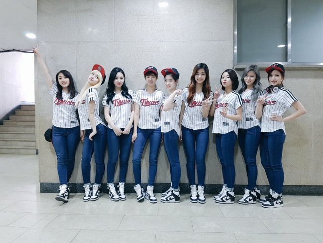 TWICE @ LG 雙子隊開球