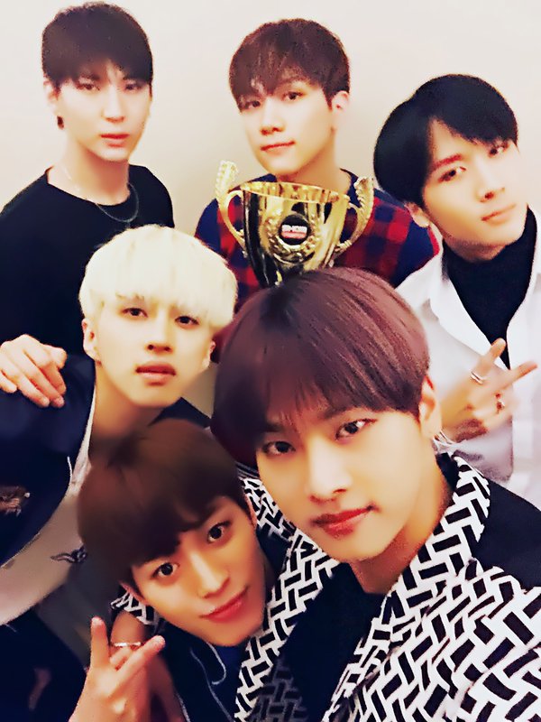 VIXX《Show Champion》一位