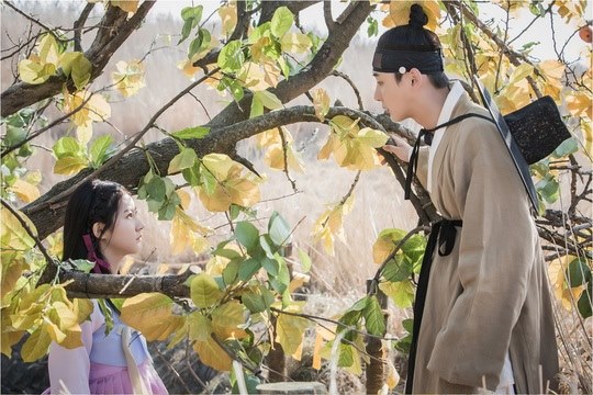 尹施允、金賽綸《魔女寶鑑》劇照