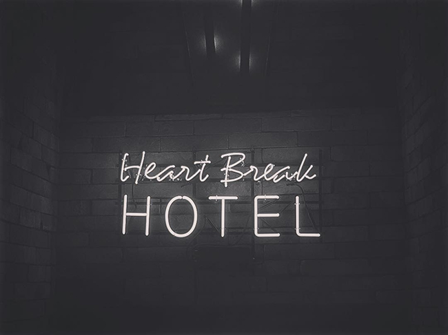 Tiffany《HEART BREAK HOTEL》宣傳照(來源：Tiffany@Instagram)