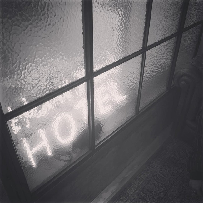 Tiffany《HEART BREAK HOTEL》宣傳照(來源：Tiffany@Instagram)