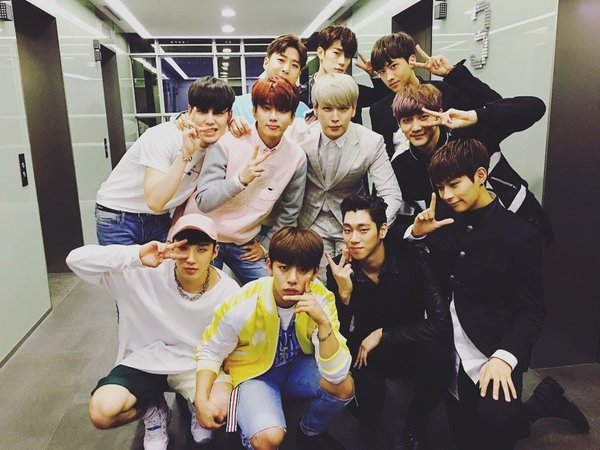 KNK、B.A.P 合照