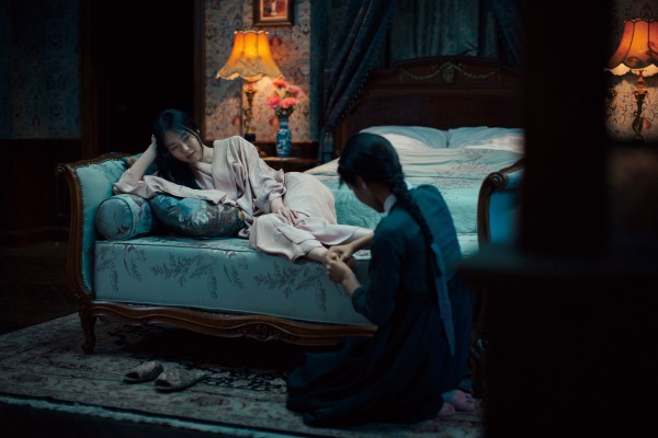 金敏喜、金泰璃《小姐》劇照 (來源：DAUM MOVIE)