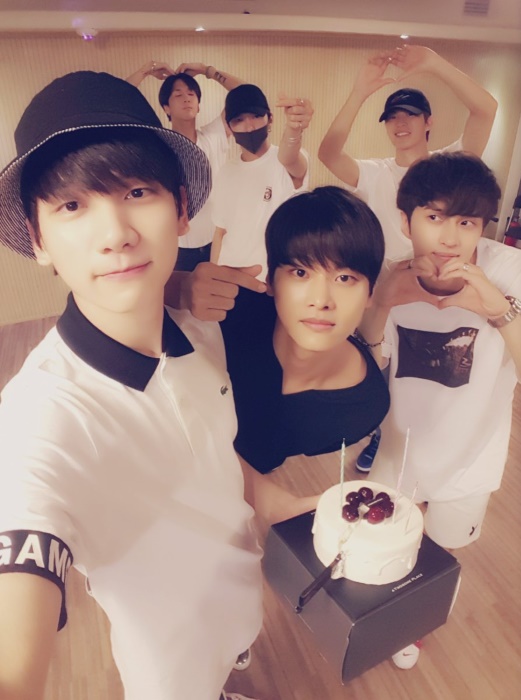 VIXX 替 Hyuk 慶生