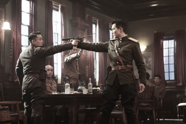 李政宰、李凡秀《代號:鐵鉻行動》劇照 (來源:DAUM MOVIE)