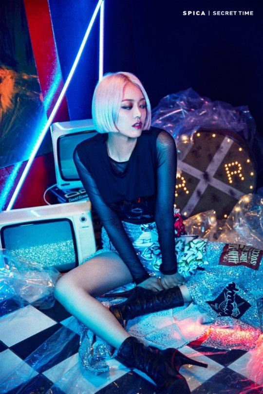 甫娥《Secret Time》概念照