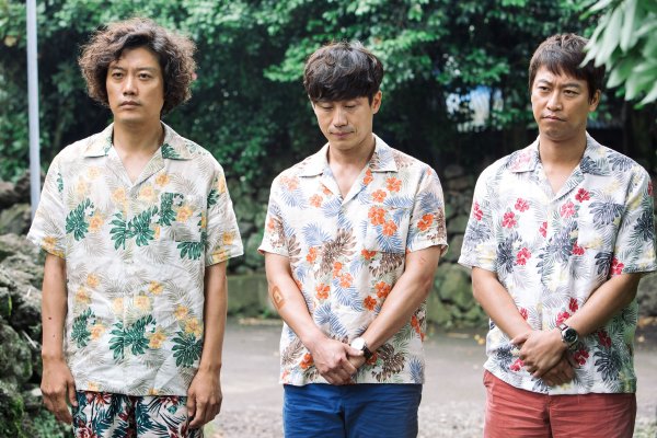 申河均、朴喜洵、吳萬石《奧萊》劇照 (來源:DAUM MOVIE)